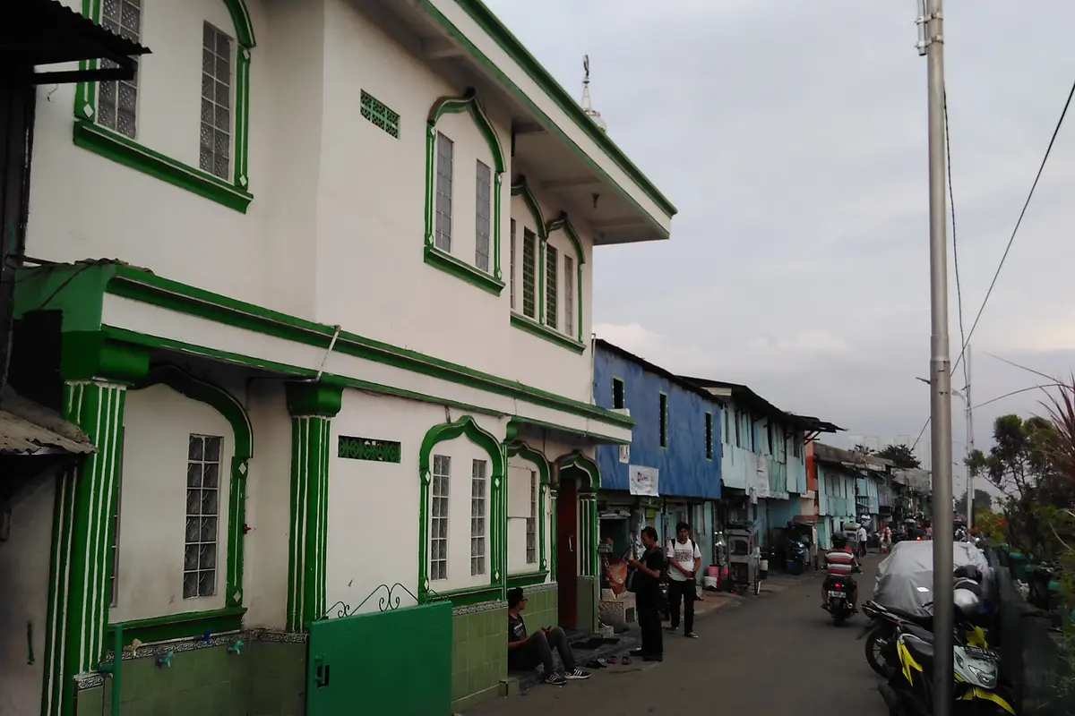 Adzan Masjid Kalijodo Bikin Musik Keras Kafe Mendadak Hening