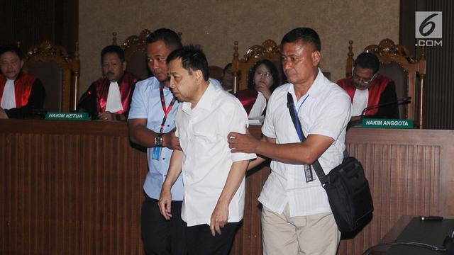 Dipapah Petugas, Setya Novanto Jalani Sidang Dakwaan Korupsi E-KTP