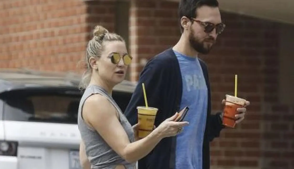 "Danny mengatakan ia tak bisa melanjutkan hubungan mereka. Kate pun hancur," ujar seorang sumber. (Eyes on Events)