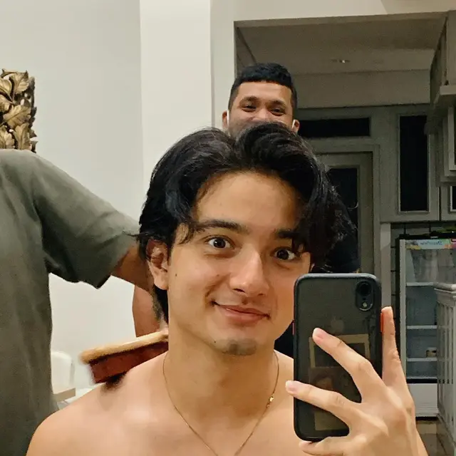 Pangkas Rambut Gondrong, Ini 6 Potret Terbaru Bryan Domani Tampil Lebih Fresh