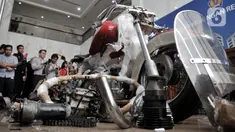 Onderdil motor Harley Davidson yang diselundupkan menggunakan pesawat baru milik Garuda Indonesia saat konferensi pers di Kementerian Keuangan, Jakarta, Kamis (5/12/2019). Harga motor Harley Davidson keluaran tahun 1970-an tersebut mencapai Rp 800 juta per unitnya. (merdeka.com/Iqbal S Nugroho)