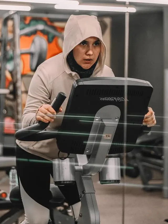 Pilates Hingga Nge-gym, Ini 6 Potret Kegiatan Irish Bella Saat Olahraga
