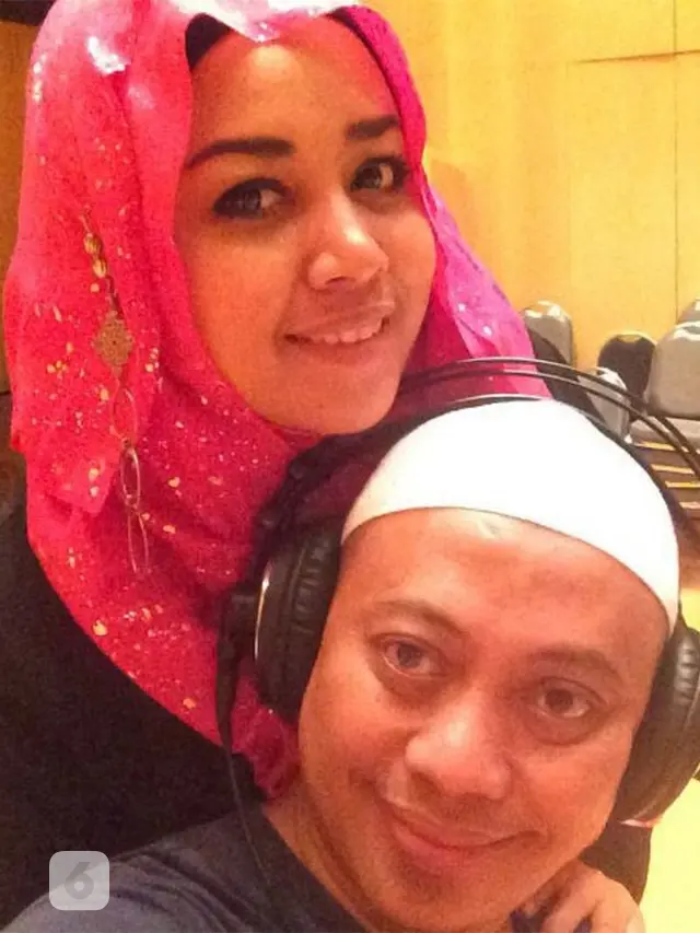 [Bintang] Dian Rositaningrum, istri Opick