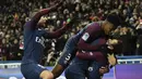 Para pemain PSG merayakan gol yang dicetak Neymar ke gawang Troyes pada laga Ligue 1 Prancis di Stadion Parc des Princes, Paris, Rabu (29/11/2017). PSG menang 2-0 atas Troyes. (AFP/Christophe Simon)