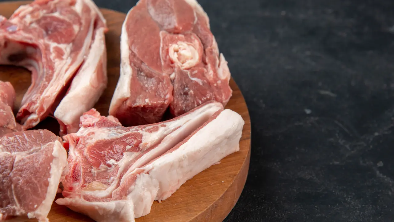 Daging Cepat Bau Meski Ditaruh Kulkas? Begini Cara Penyimpanan yang Benar agar Lebih Tahan Lama - Cover