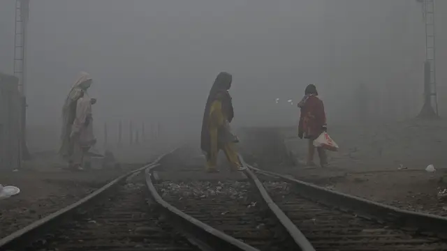 Kabut Tebal Melanda Lahore di Pakistan