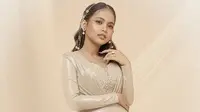 6 Potret Maternity Putri Isnari di Kehamilan Pertama, Anggun Kenakan Dua Gaun