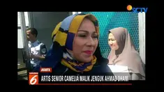 Senin (4/2), pedangdut Camelia Malik, kunjungi Ahmad Dhani di Lapas Cipinang. Saat menjenguk, artis senior tersebut bawakan donat kampung untuk Dhani.