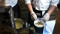 Bakmi Mewah menjadi bakmi pertama di Indonesia yang menghadirkan topping ayam dan jamur basah sesungguhnya