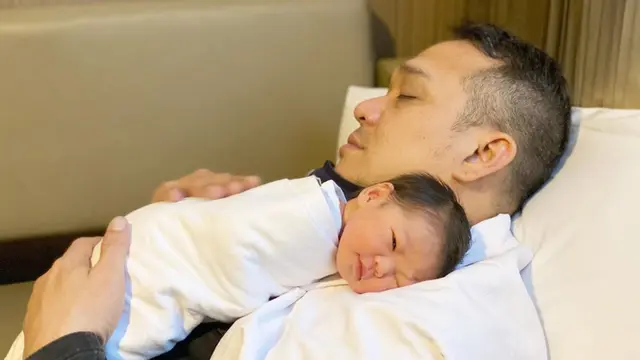 7 Momen Fadlan Muhammad dan Lyra Virna Asuh Bayinya Ini Curi Perhatian