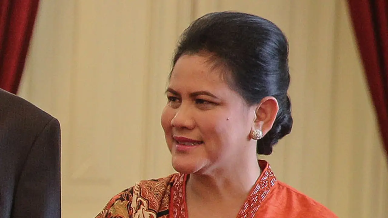 20151023-Batik Ibu Iriana Jokowi