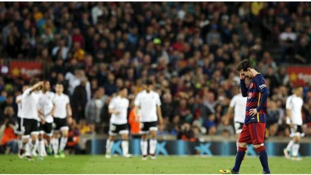 City kini duduk di peringkat tiga, menggeser Arsenal ke posisi empat. Dan Samadikun ditangkap saat hendak nonton F1 di Shanghai