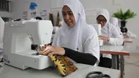 Para ibu pekerja yang dilibatkan dalam program kemitraan Saab Shares dan IHG Hotel & Resorts. (dok. Saab Shares)