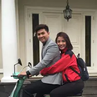 Sungguh kedua pasangan yang tentunya membuat iri para penggemarnya itu, bagaimana tidak konsep yang telah disiapkan Glenn untuk melamar Chelsea sungguh romantis. (viainstagram@chelseaolivia/Bintang.com)