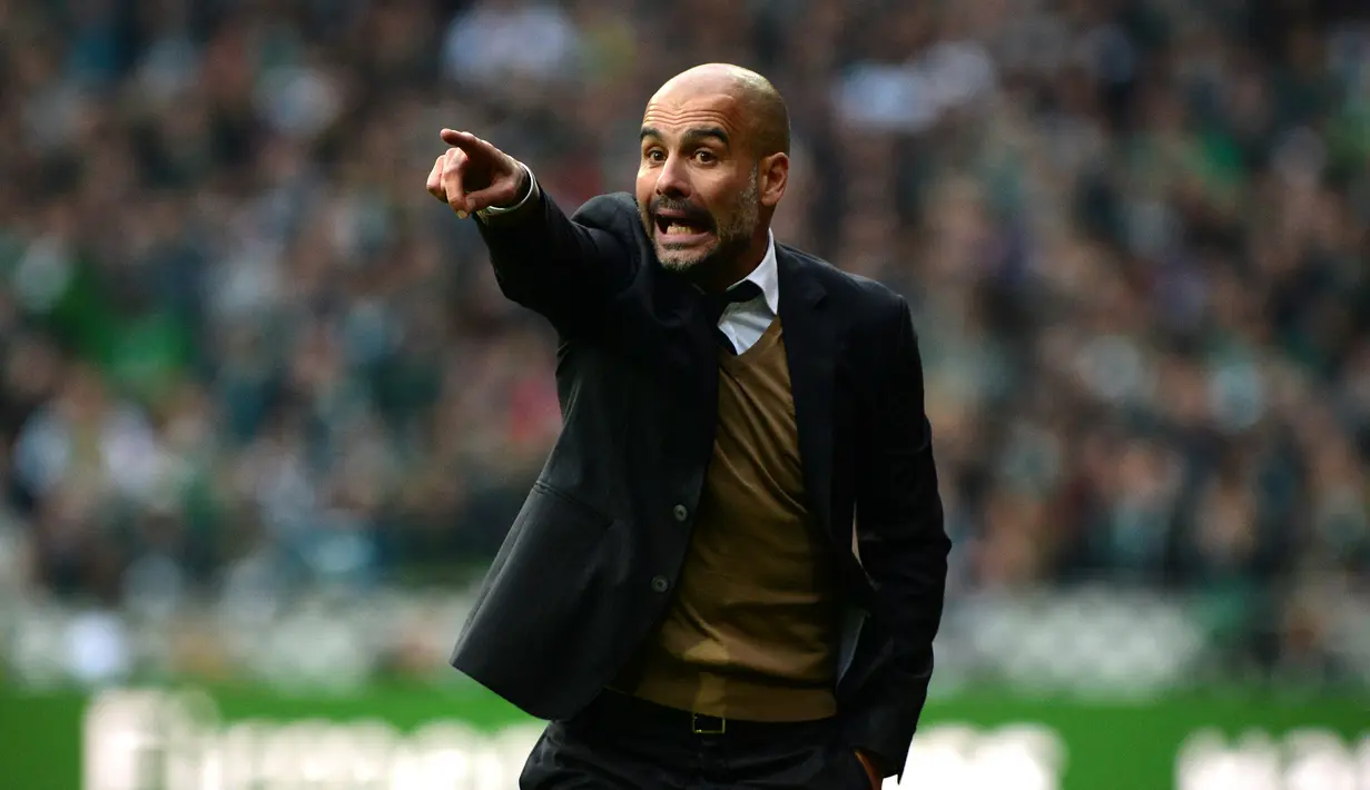 Pep Guardiola saat melatih Bayer Muenchen di Weserstadion, Bremen,Jerman, (17/10/2015).  (EPA/David Hecker)