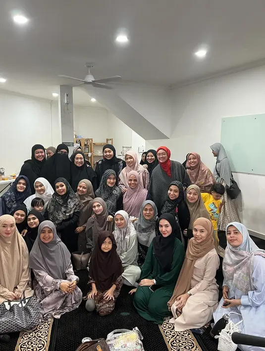 Zaskia Gotik berhijab [Instagram/zaskia_gotix]