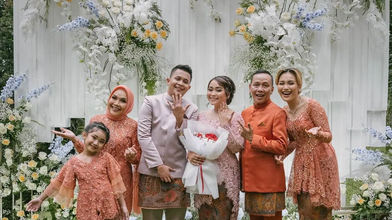 6 Potret Lamaran Syifa Adik Ayu Ting Ting, Digelar di Resort Mewah