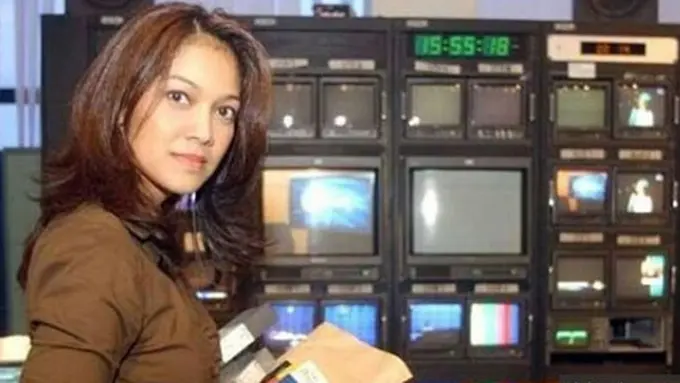 Sederet Foto Ira Koesno yang Bikin Mata Nggak Berkedip!