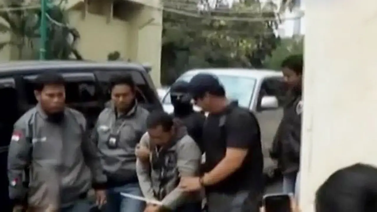 20150626-CCTV Perampokan Rumah-Jakarta