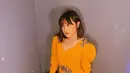 Gaya Prilly Latuconsina dengan rambut sebahu pun terlihat lebih fresh. Tak sedikit pula netizen yang memuji penampilan barunya.
(Liputan6.com/IG/@prillylatuconsina96)