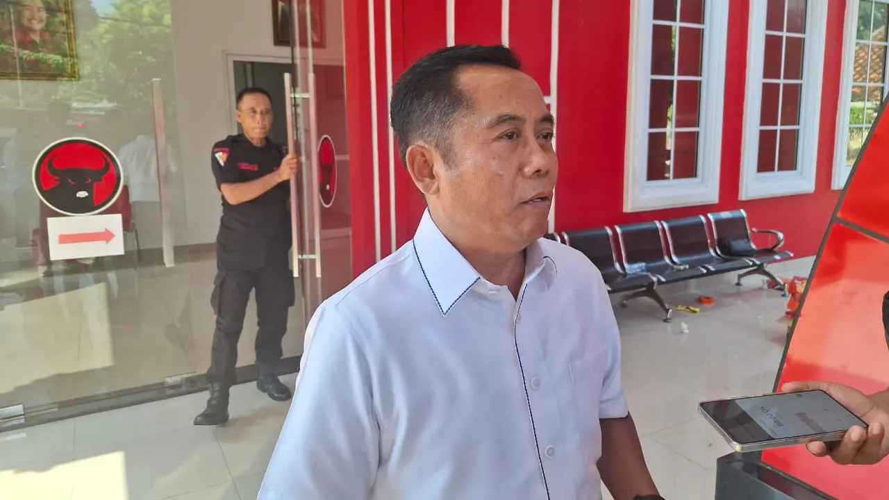 Anggota DPRD Lampung, Suprapto usai menjalani uji kelayakan Balon Bupati Mesuji di PDI Perjuangan Lampung. Foto : (Liputan6.com/Ardi).