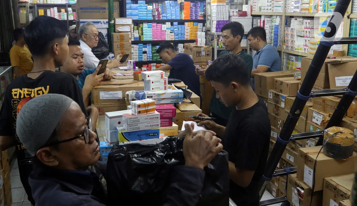 Mahalnya harga obat-obatan di Indonesia juga disebabkan pada ketergantungan bahan baku yang 90 persen masih impor. (Liputan6.com/Herman Zakharia)
