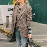 Blazer yang bikin penampilan profesional. (Pinterest)