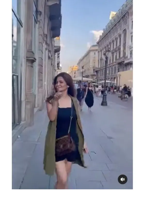 7 Momen Liburan Cut Tary di Paris dan Italia, Seru Banget