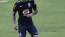 7. Gabriel Barbosa, mulai dari Manchester United hingga Leicester City ingin mendatangkan wonderkid Brasil ini. Tetapi dirinya membuat keputusan mengejutkan dengan memilih Inter Milan sebagai klub barunya. (AP/Dolores Ochoa)