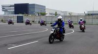 Astra Honda Motor menggelar kegiatan safety riding dengan melibatkan mahasiswa. (AHM)
