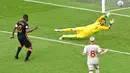 Pemain Timnas Belanda, Georginio Wijnaldum berhasil menjebol gawang Makedonia utara dalam pertandingan Grup C Euro 2020 antara Makedonia Utara melawan Belanda di Johan Cruyff ArenA, Selasa (22/6/2021). (Foto: AFP/Pool/Olaf Kraak)