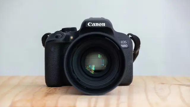 Canon EOS 800D.
