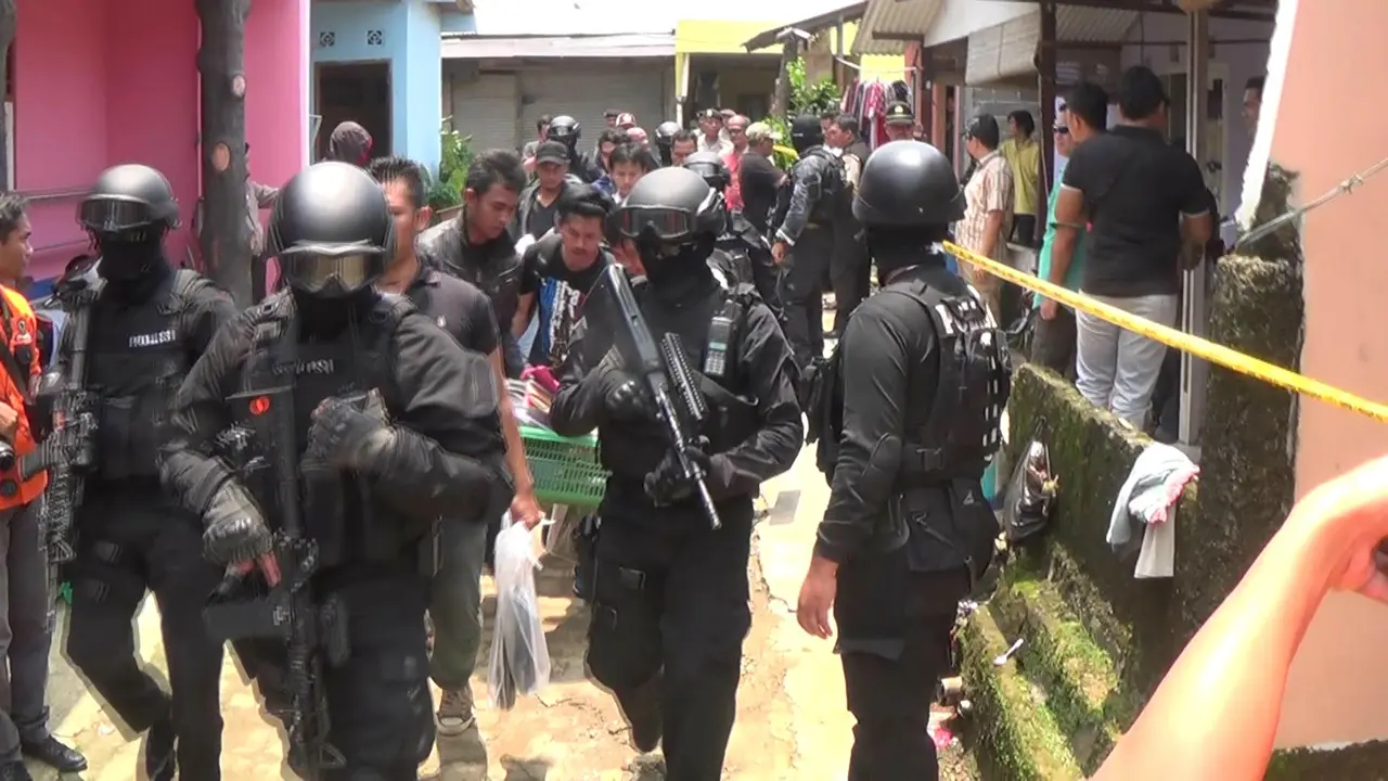 Polisi gerebek perekrut ISIS