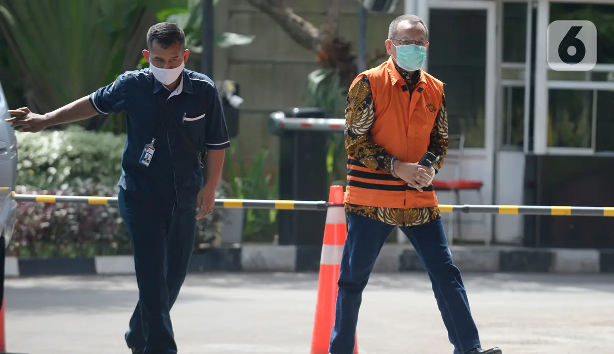 Mantan Sekretaris Mahkamah Agung, Nurhadi tiba di Gedung KPK, Jakarta, Rabu (17/6/2020). Nurhadi diperiksa sebagai saksi untuk menantunya Rezky Hebriyono terkait kasus dugaan suap gratifikasi pengurusan perkara di Mahkamah Agung Tahun 2011-2016. (merdeka.com/dwi narwoko)