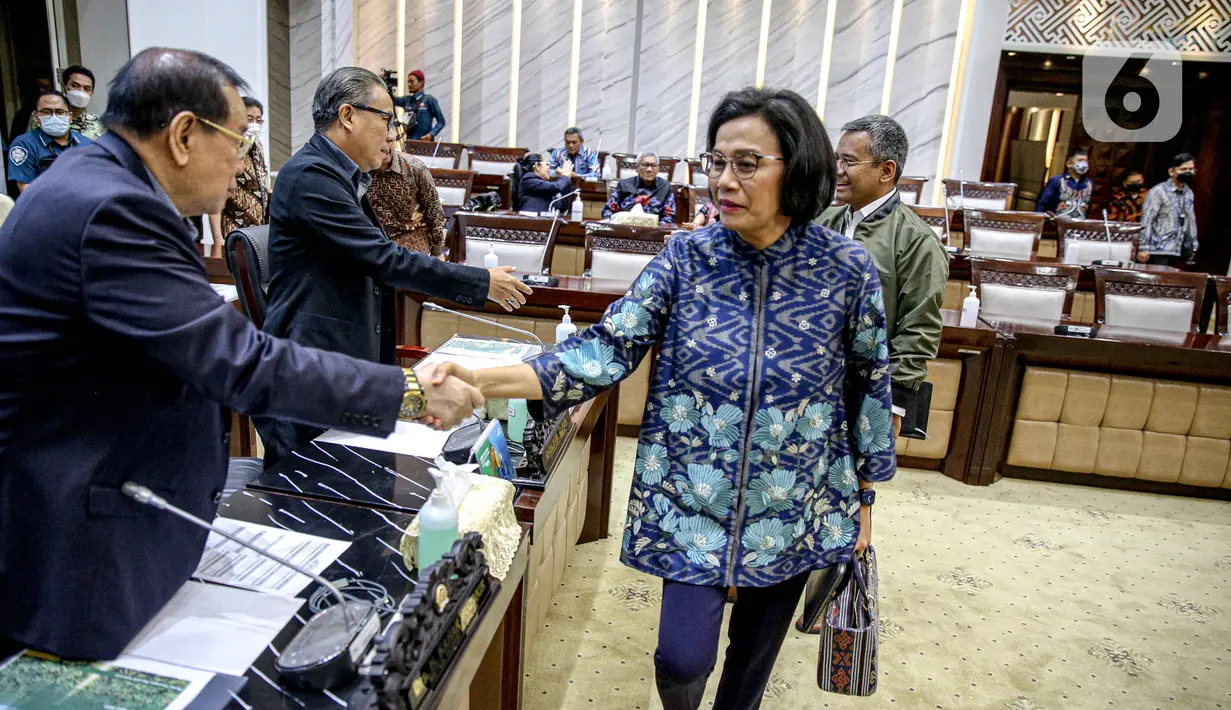 Dalam rapat pertama itu, Mahfud menjelaskan mengenai modus dan jumlah pegawai Kementerian Keuangan yang ditengarai melakukan transaksi pencucian uang. (Liputan6.com/Faizal Fanani)