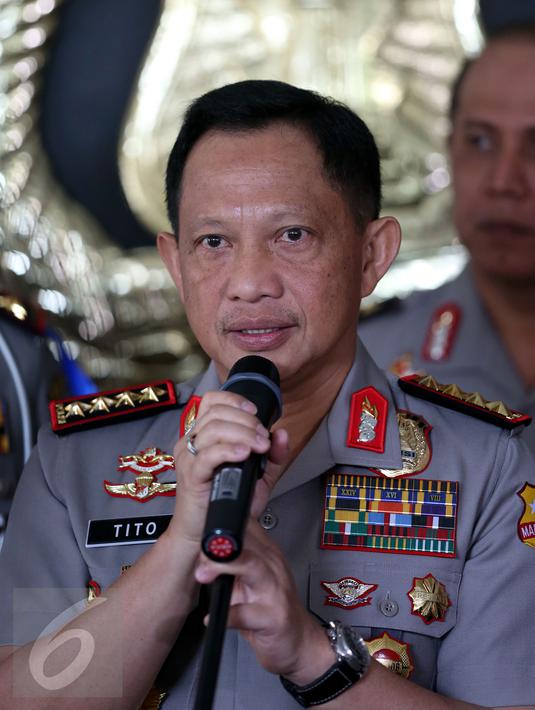 Kapolri Jenderal Tito Karnavian memberi keterangan usai melakukan rapat kordinasi di Mabes Polri, Jakarta, Selasa (29/11). Rapat tersebut menyambut Akhir Tahun 2016 kedepan agar semua berjalan aman baik. (Liputan6.com/Johan Tallo)