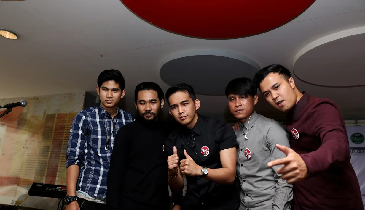 Sama seperti judul lagunya, album 'Ga Romantis' berisikan sepuluh lagu dengan dua nomor merupakan tembang lama yakni Magic dan Jantung Hatiku.  (Andy Masela/Bintang.com)