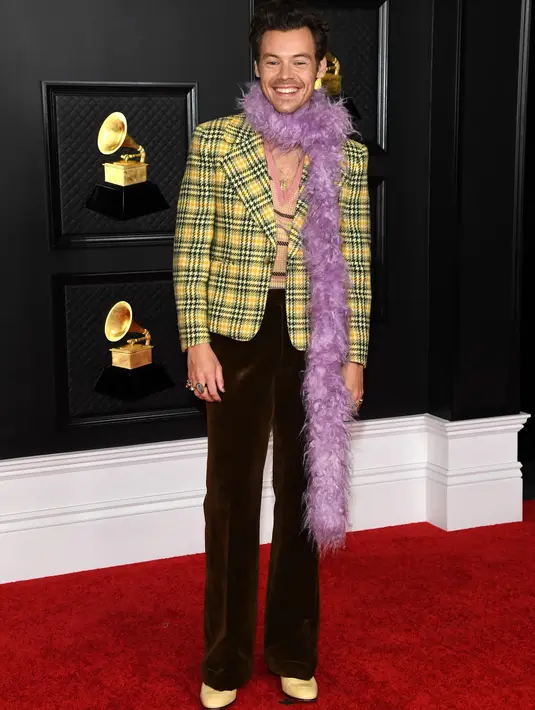 <p>Harry Styles. Ini adalah momen red carpetnya di Grammy Awards ke-63. Foto: Vogue.</p>