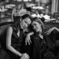 Cathy Sharon dan Julie Estelle (Sumber: Instagram/julstelle)