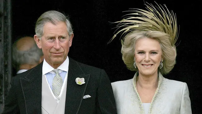 Pangeran Charles dan Camilla. Putri Diana biasanya tidak peduli dengan segala omongan tentangnya, tapi lain ceritanya kalau omongan itu berkaitan dengan putra-putranya. (Sumber Alamy)