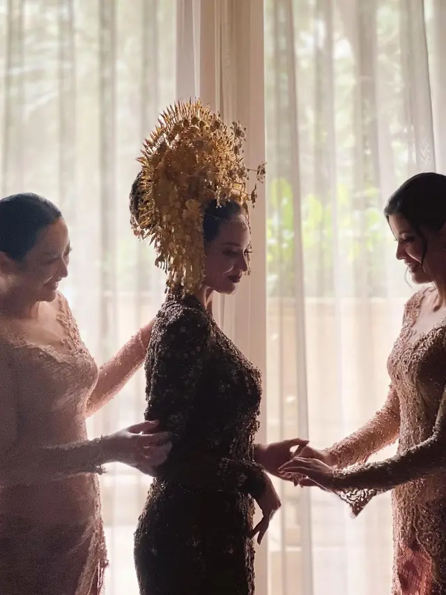 10 Momen Pernikahan Enzy Storia dan Molen Kasetra, Penuh Haru Bahagia