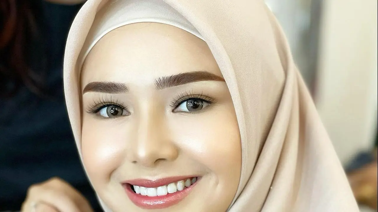 6 Pemotretan Terbaru Amanda Manopo dengan Hijab, Tampil Anggun Pakai Gamis