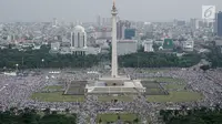 Umat muslim mengikuti aksi reuni 212 di Lapangan Monas, Jakarta, Minggu (2/12). Penyelenggaraan reuni ini merupakan kali kedua setelah juga dilakukan pada 2017. (Merdeka.com/Iqbal S. Nugroho)