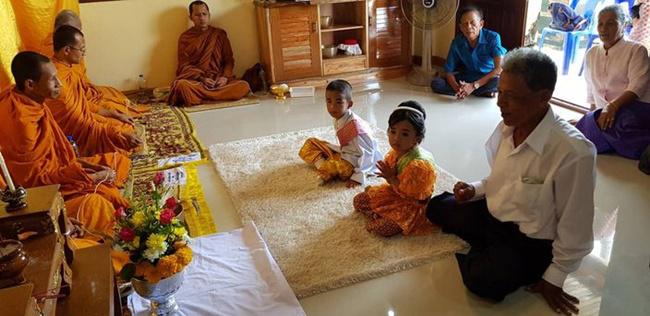 Pernikahan ini digelar secara adat dan dihadiri sahabat serta kerabat/copyright bastillepost.com