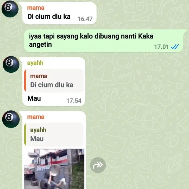 6 Chat Romantis Ayah Ibu di Grup Keluarga Ini Bikin Senyum, Tak Kalah dari ABG