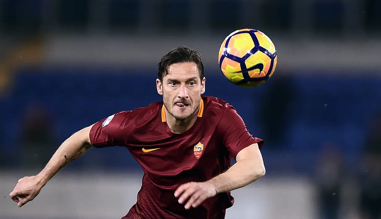 2. Francesco Totti (75 gol penalti) - Legenda AS Roma, Francesco Totti, merupakan salah satu penyerang terbaik yang pernah dimiliki AS Roma. Totti memiliki catatan 75 gol yang diciptakan lewat titik penalti. (AFP/Filippo Monteforte)