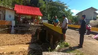 Dahsyatnya Banjir di Sukabumi, Tiga Mobil Terseret ke Laut dan Empat Rumah Roboh