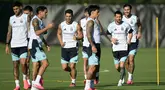 Penyerang Argentina Lionel Messi (kedua dari kanan), gelandang Leandro Paredes (kanan) dan gelandang Giovani Lo Celso (tengah) mengambil bagian dalam sesi latihan selama turnamen sepak bola Piala Dunia 2026 di Sporting KC Training Center, Kansas City pada Kamis 11 Juni 2026. (JUAN MABROMATA/AFP)
