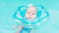 Gunakan Pelampung Leher, Bayi Bisa Mati
