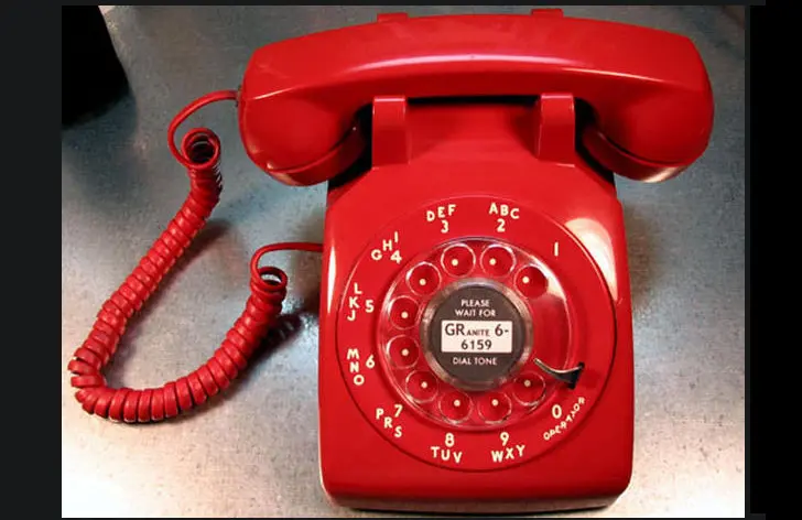 Telepon rotary alias telepon putar (Sumber: CBS News)